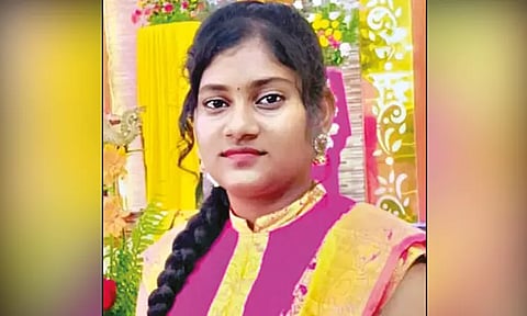 சுற்றுலா சென்ற இடத்தில் பரிதாபம்: மரக்கிளை முறிந்து விழுந்து சென்னை மாணவி பலி