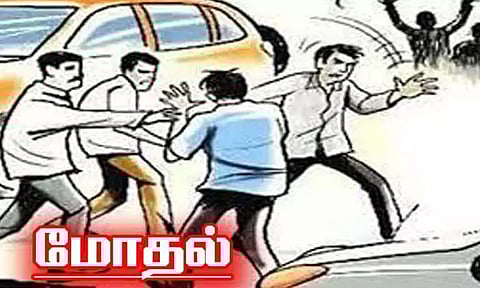 இளம்பெண்ணிடம் தகாத முறையில் நடந்துகொண்ட வாலிபரை ஓட ஓட விரட்டி இரும்பு கம்பியால் தாக்கிய கும்பல்