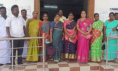 கீரப்பாளையம் ஒன்றியக்குழு கூட்டத்தில் இருந்து தலைவர், கவுன்சிலர்கள் வெளிநடப்பு