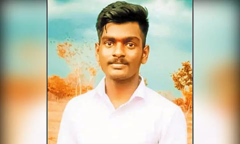 திருவாலங்காடில் கல்லூரி விடுதியில் மாணவர் தற்கொலை - விருப்பமில்லாத பாடப்பிரிவில் பயின்று வந்ததால் சோகமுடிவு