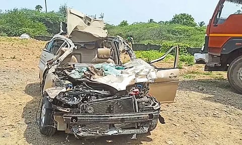 ஸ்ரீபெரும்புதூரில் கார்-லாரி மோதல்; இளம்பெண் பலி - 5 பேர் படுகாயம்