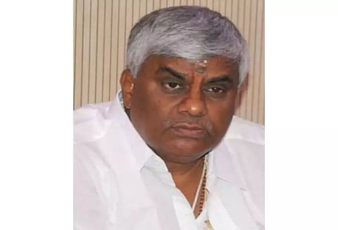 பா.ஜனதா, காங்கிரஸ் இணைந்து ஜனதா தளம்(எஸ்) கட்சியை அழிக்க முயற்சி; முன்னாள் மந்திரி எச்.டி.ரேவண்ணா குற்றச்சாட்டு