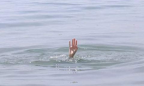 சீன மீன்பிடிக் கப்பல் கவிழ்ந்து விபத்து: 39 பேர் மாயம் - தேடும் பணி தீவிரம்