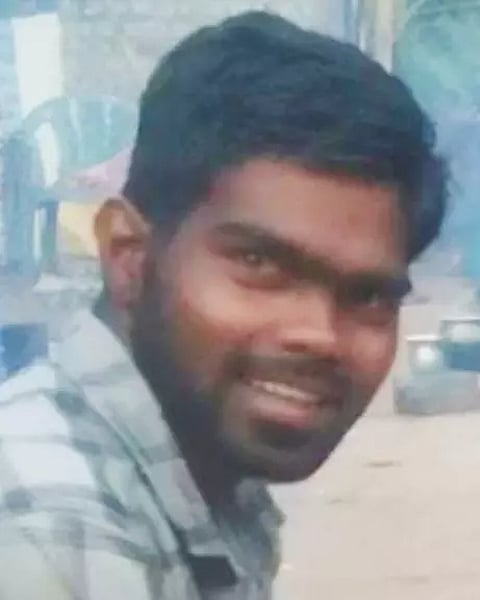 தீயில் கருகி வாலிபர் பலி