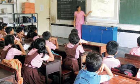 இலவச கட்டாய கல்வி: தனியார் பள்ளிகளில் 25 சதவீத இடங்களுக்கு 1¼ லட்சம் பேர் விண்ணப்பம் - இன்று கடைசி நாள்