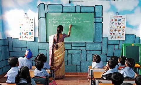 அரசுப் பள்ளிகளில் கூடுதலாக நியமிக்கப்பட்ட 3,000 ஆசிரியாகளுக்கு 3 மாதங்கள் பணி நீட்டிப்பு..!