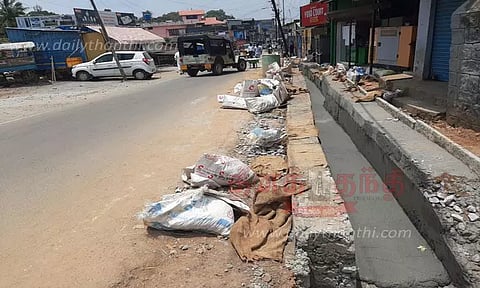 கழிவுநீர் கால்வாய் அமைக்கும் பணி