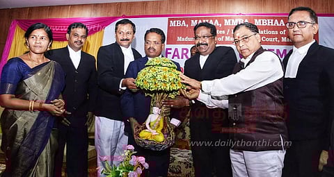 இளம் வக்கீல்களின் வளர்ச்சிக்கு மூத்த வக்கீல்கள் உதவியாக இருக்க வேண்டும் - ஐகோர்ட்டு தலைமை நீதிபதி வலியுறுத்தல்