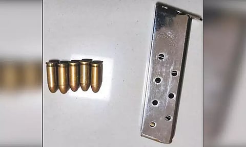 சென்னை விமான நிலையத்தில் தொழில் அதிபரின் கைப்பையில் 5 துப்பாக்கி குண்டுகள் சிக்கின