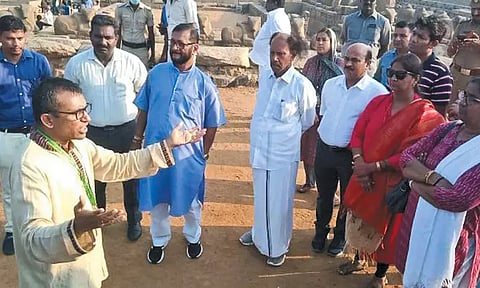 மாநிலங்களவை எம்.பி.க்கள் குழுவினர் மாமல்லபுரம் வருகை - புராதன சின்னங்களை ரசித்து பார்த்தனர்