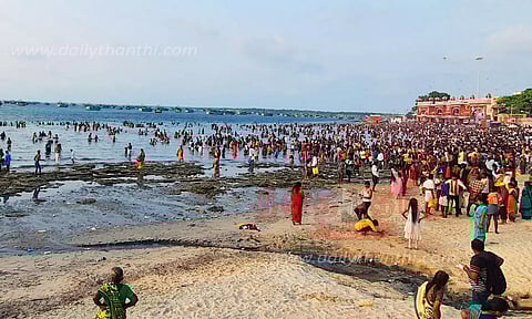 அமாவாசை புனித நீராடலின்போது உள்வாங்கிய அக்னி தீர்த்த கடல்