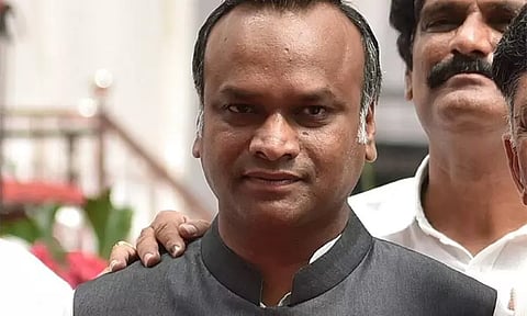 கர்நாடகா: காங்கிரஸ் தலைவர் மல்லிகார்ஜூன கார்கே மகனுக்கு மந்திரி பதவி...!