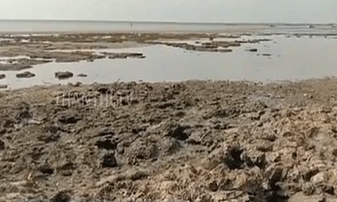 ராமேஸ்வரத்தில் கடல் திடீரென 200 மீட்டர் உள்வாங்கியதால் மக்கள் அச்சம்.!