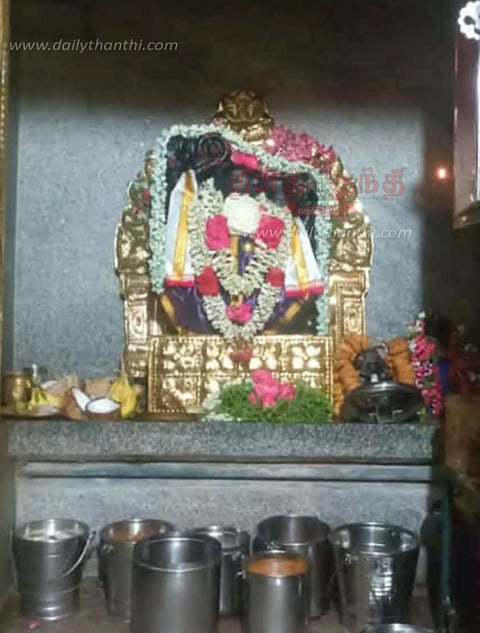 வீர ஆஞ்சநேயர் கோவிலில் சிறப்பு வழிபாடு