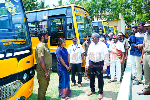 திருப்பத்தூர் மாவட்டத்தில் பள்ளி வாகனங்களை கலெக்டர் தலைமையில் குழுவினர் ஆய்வு