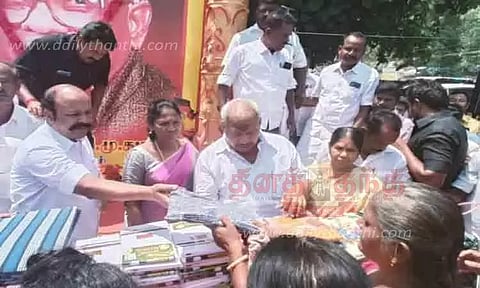 ஏழைகளுக்கு இலவச வேட்டி, சேலைகள்