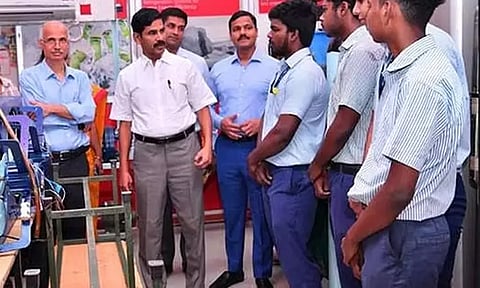 அரசு தொழிற்பயிற்சி நிலையங்களில் தலைமைச் செயலாளர் இறையன்பு ஆய்வு..!