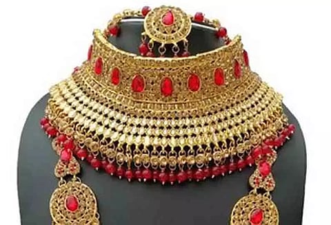 வீட்டில் இருந்த நகை மாயம்