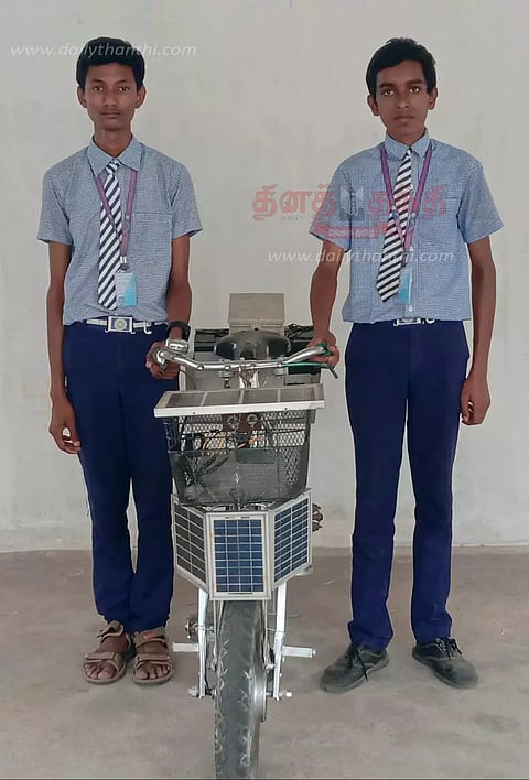 டி.என்.பாளையம் அருகே பள்ளிக்கூட மாணவர்கள் உருவாக்கிய சோலார் சைக்கிள்