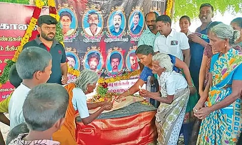 தூத்துக்குடி துப்பாக்கிச்சூடு 5-ம் ஆண்டு நினைவு தினம்: உயிரிழந்தவர்களின் உருவப்படங்களுக்கு பொதுமக்கள் அஞ்சலி
