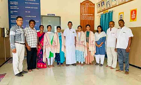 10-ம் வகுப்பு பொதுத்தேர்வு: வேட்டமங்கலம் ராசம்மாள் மெட்ரிக் மேல்நிலைப்பள்ளி 100 சதவீதம் தேர்ச்சி