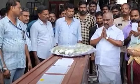 சவுதியில் உயிரிழந்த 2 தமிழர்களின் உடல்கள் சென்னை வருகை - அமைச்சர் செஞ்சி மஸ்தான் அஞ்சலி