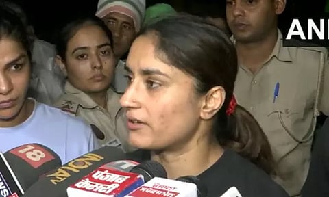 புதிய நாடாளுமன்ற கட்டிடம் முன் வரும் 28-ந்தேதி மகளிர் கூட்டம்; மல்யுத்த வீராங்கனைகள் முடிவு