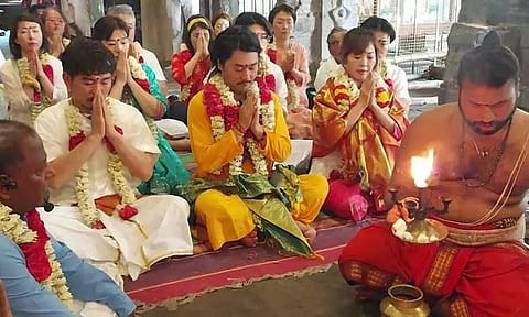 உலகம் நன்மை பெற வேண்டி விருத்தகிரீஸ்வரர் கோவிலில் ஜப்பான் நாட்டு பக்தர்கள் வழிபாடு