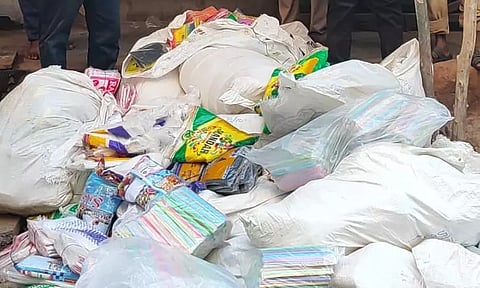 ரூ.1 லட்சம் பிளாஸ்டிக் பொருட்கள் பறிமுதல்