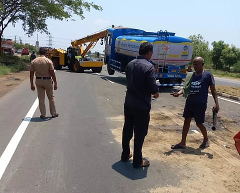 லாரி மீது பெட்ரோல் டேங்கர் லாரி மோதல்; பெரும் விபத்து தவிர்ப்பு