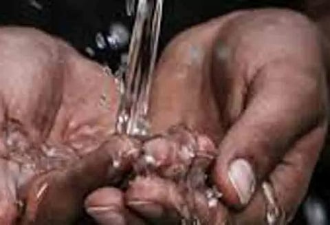 பயணிகளுக்கு நிரந்தர குடிநீர் வசதி செய்து தரப்படுமா?