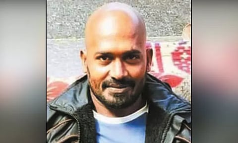 மறைமலைநகர் அருகே தொழில் அதிபர் வெட்டிக்கொலை