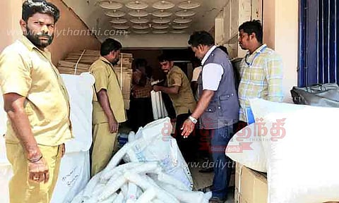 ஒரு டன் பிளாஸ்டிக் பொருட்கள் பறிமுதல்