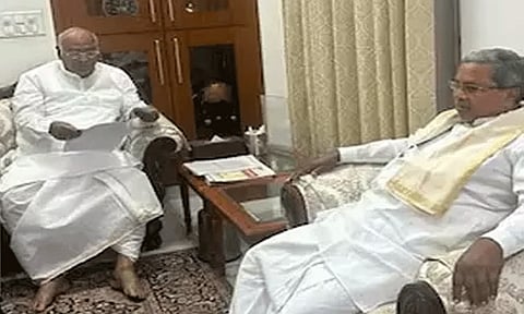 கர்நாடக அமைச்சரவை விரிவாக்கம்: கார்கேவுடன் முதல் மந்திரி சித்தராமையா ஆலோசனை