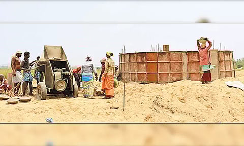 நல்லாட்டூர் அருகே கூட்டு குடிநீர் திட்டத்துக்கு கொசஸ்தலை ஆற்றில் ஆழ்துளை கிணறுகள் அமைக்கும் பணிகள் தீவிரம்