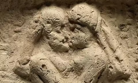 4,500 ஆண்டுகளுக்கு முன்பே முத்தமிட தொடங்கிய மக்கள்...? அதுவும் அந்த இடத்தில்; புதிய தகவல்