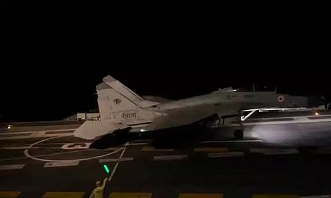 ஐ.என்.எஸ். விக்ராந்த் போர்க்கப்பலில் இரவில் தரையிறங்கிய போர் விமானம் - இந்திய கடற்படையின் புதிய மைல்கல்