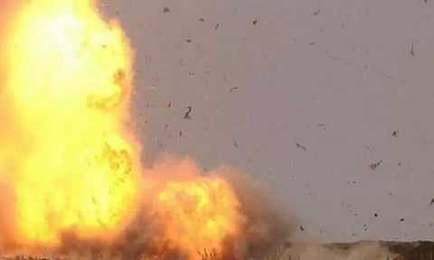 கொலம்பியாவில் பாதுகாப்பு துறை மந்திரியின் வருகைக்கு முன்னர் குண்டுவெடிப்பு - போலீஸ்காரர் உள்பட 2 பேர் பலி