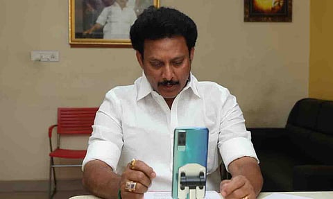 பள்ளிகள் திறக்கப்படும் தேதி இன்று அறிவிக்கப்படும்