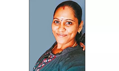 பிரபல டி.வி. தொடர் இயக்குனரின் மனைவி தற்கொலை