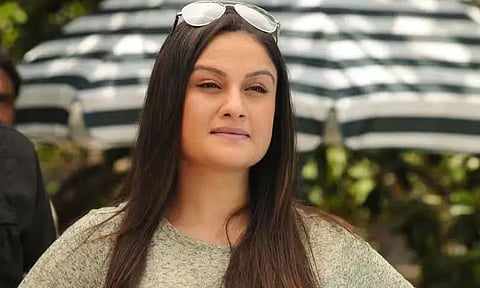 வில்லியாக சோனியா அகர்வால்