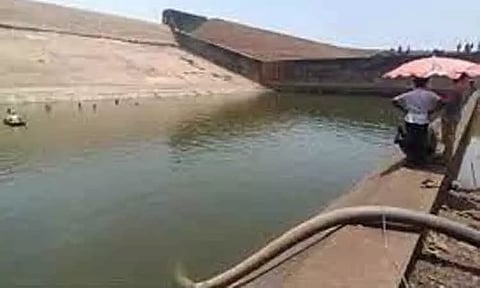 சத்தீஸ்கர்: நீர்தேக்கத்தில் விழுந்த செல்போனை கண்டுபிடிக்க 21 லட்சம் லிட்டர் தண்ணீரை வெளியேற்றிய அரசு அதிகாரி சஸ்பெண்ட்