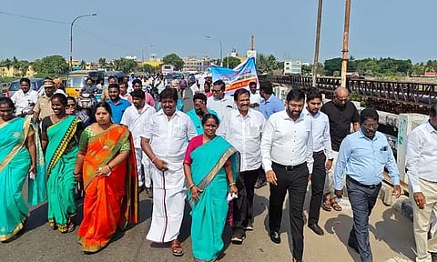 கடலூர் மாநகராட்சி சார்பில் மழைநீர் சேகரிப்பு விழிப்புணர்வு பேரணி கலெக்டர், மேயர் தொடங்கி வைத்தனர்