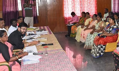 கடலூரில் ரூ.60 கோடி வரி பாக்கி: "வரியை வசூலித்து வளர்ச்சி பணிகளை தீவிரப்படுத்துங்கள்" அதிகாரிகளுக்கு கலெக்டர் அருண்தம்புராஜ் உத்தரவு