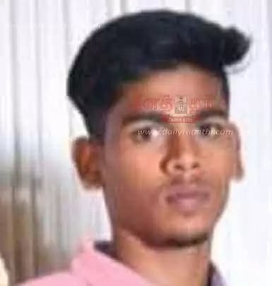 பூதப்பாண்டி அருகே லாரி-மோட்டார் சைக்கிள் மோதல்; மாணவர் பலி