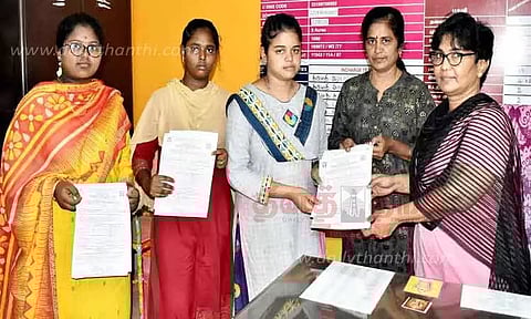 எஸ்.எஸ்.எல்.சி. மாணவ-மாணவிகளுக்குதற்காலிக மதிப்பெண் சான்றிதழ் வினியோகம்