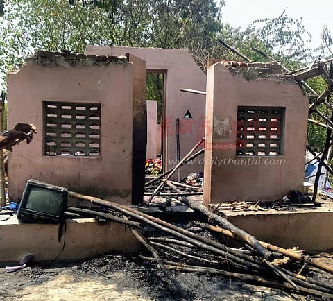 தீயில் எரிந்து கூரை வீடு நாசம்