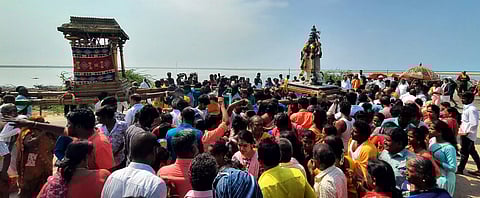 தனுஷ்கோடி கோதண்டராமர் கோவிலில் விபீஷ்ணருக்கு பட்டாபிஷேகம்