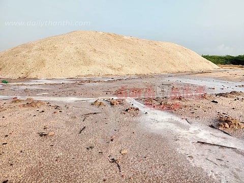 கோடை மழையால் ரசாயன உப்பு உற்பத்தி பாதிப்பு