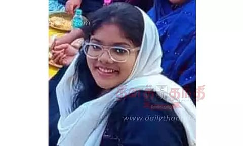 ரெயிலில் இருந்து தவறி விழுந்து கல்லூரி மாணவி பலி